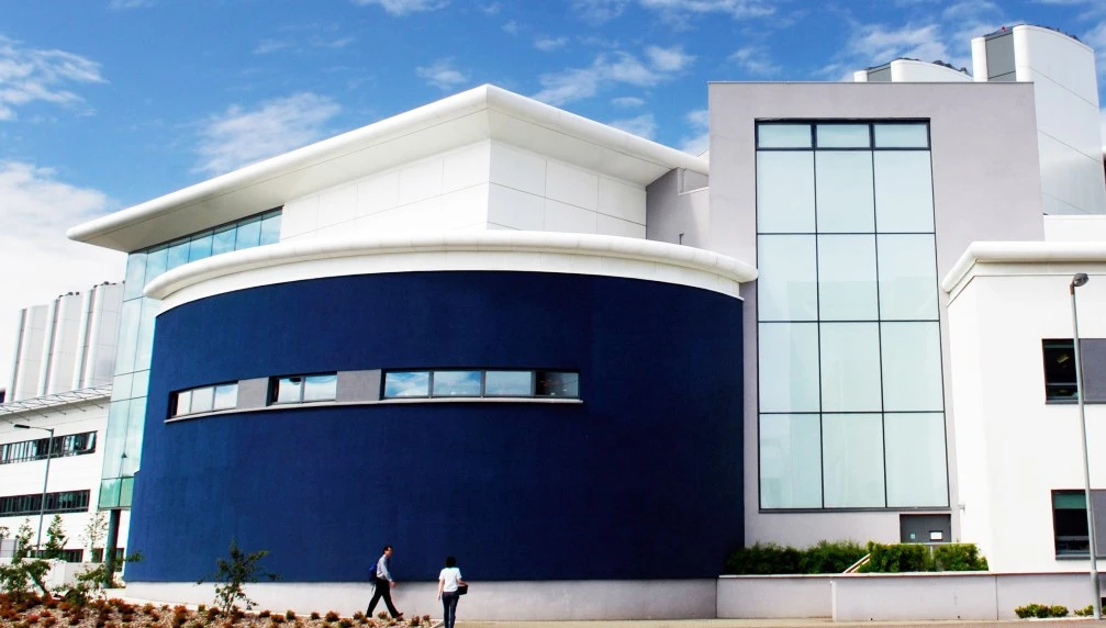 Picture of the Queen's Medical Research Institute building 